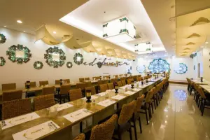 오리엔탈 감성이 물든 이국적인 연회 레스토랑